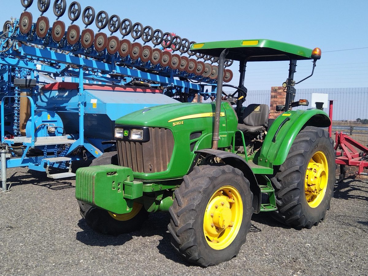 John Deere - 5082E MFWD - For Sale at (Middelburg)