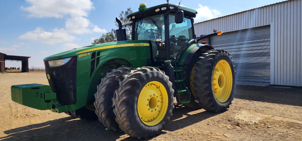 John Deere 8320R tractor for sale in Frankfort 2015 model