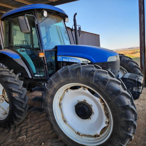 New Holland- TD95 Tractor- (Harrismith)