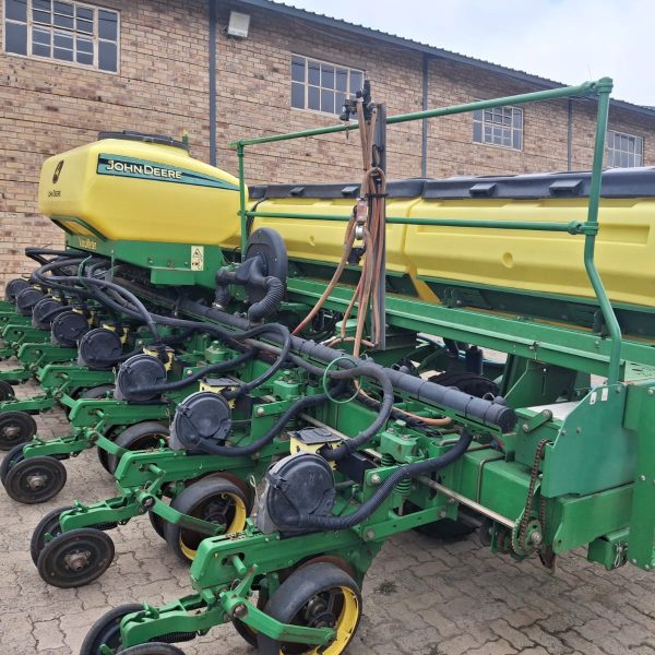 John Deere - 2117 Planter - (Standerton)