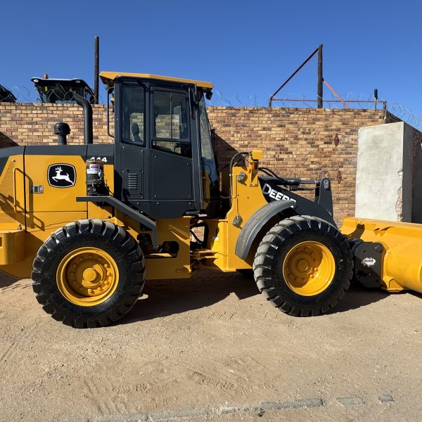 John Deere - 444G Loader - (Vredendal)