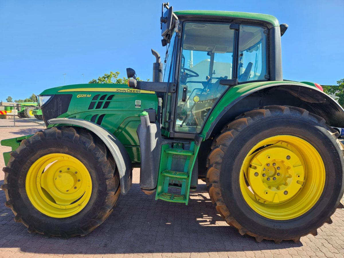 John Deere - 6125M Tractor - Malmesbury