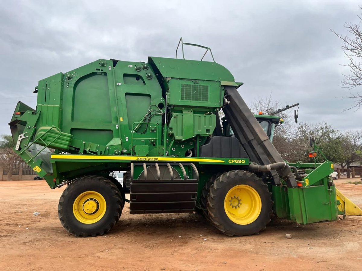 John Deere - CP690 Cotton Picker - (Polokwane)