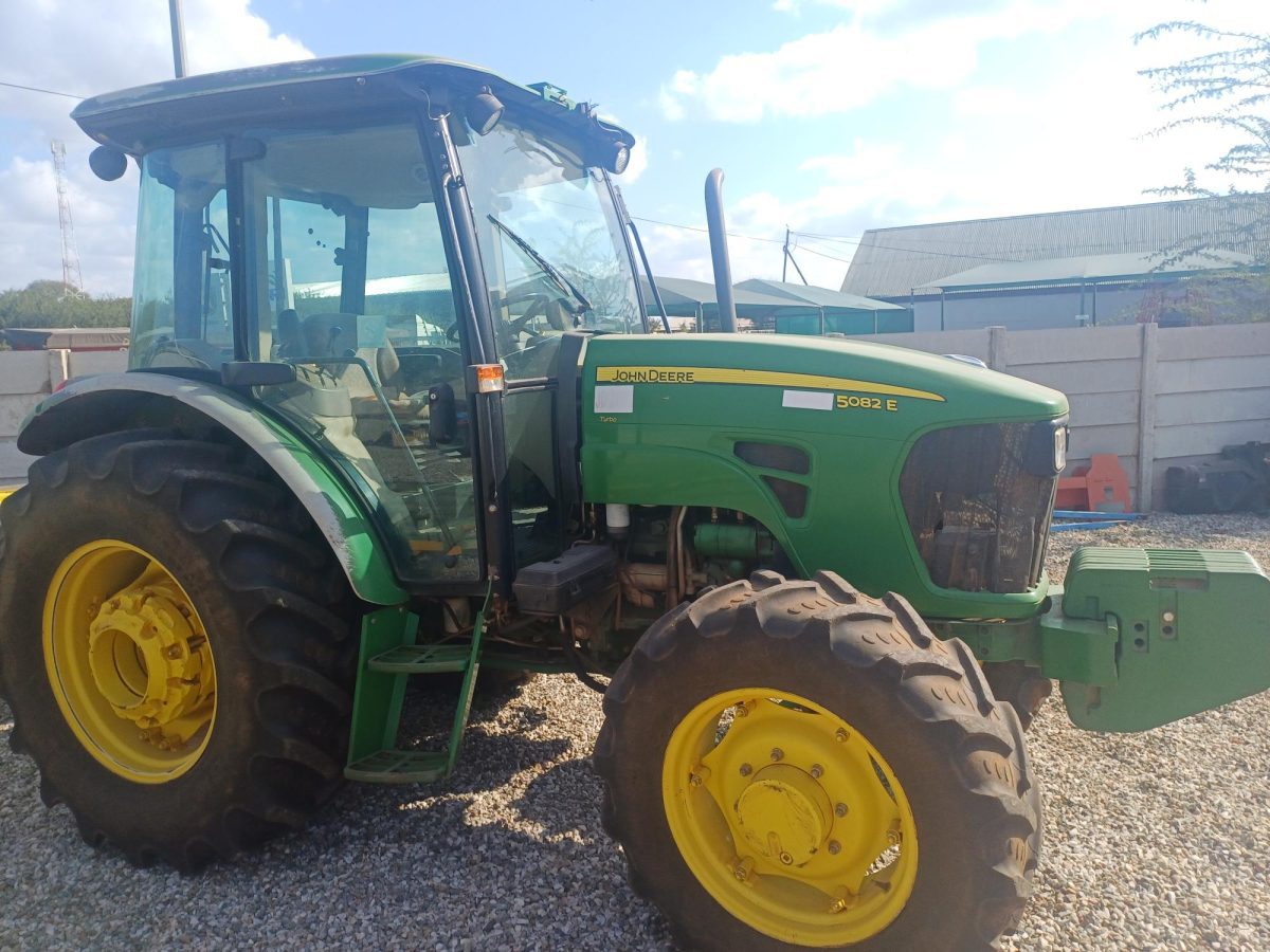 John Deere - 5082E Tractor - (Marble Hall)