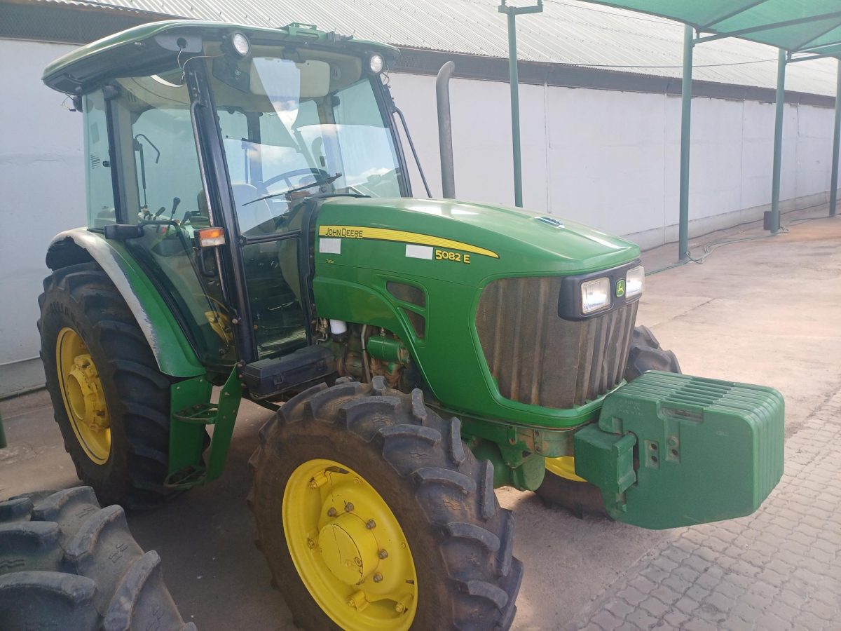 John Deere - 5082E Tractor - (Marble Hall)