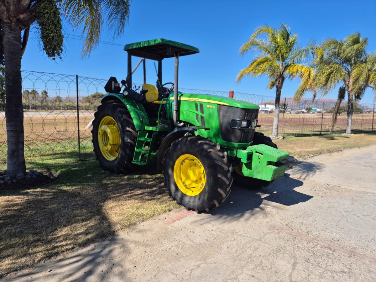 John Deere - 6135B MFWD Open Station Tractor - (Brits)