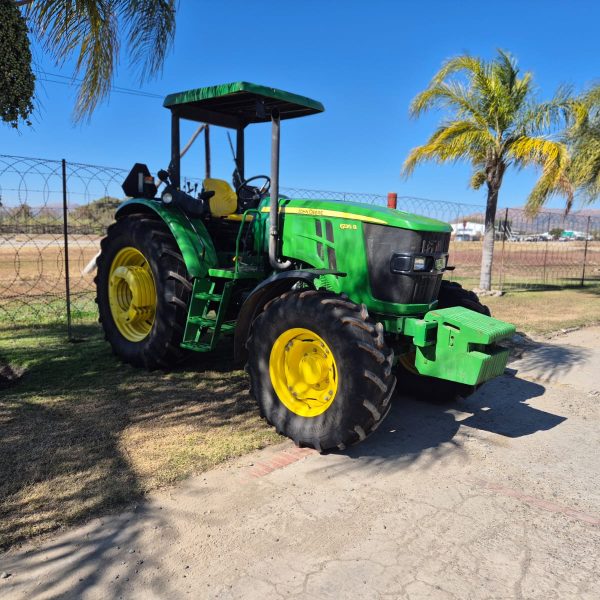 John Deere - 6135B MFWD Open Station Tractor - (Brits)