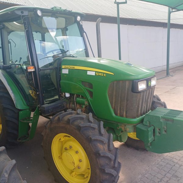 John Deere - 5082E Tractor - (Marble Hall)