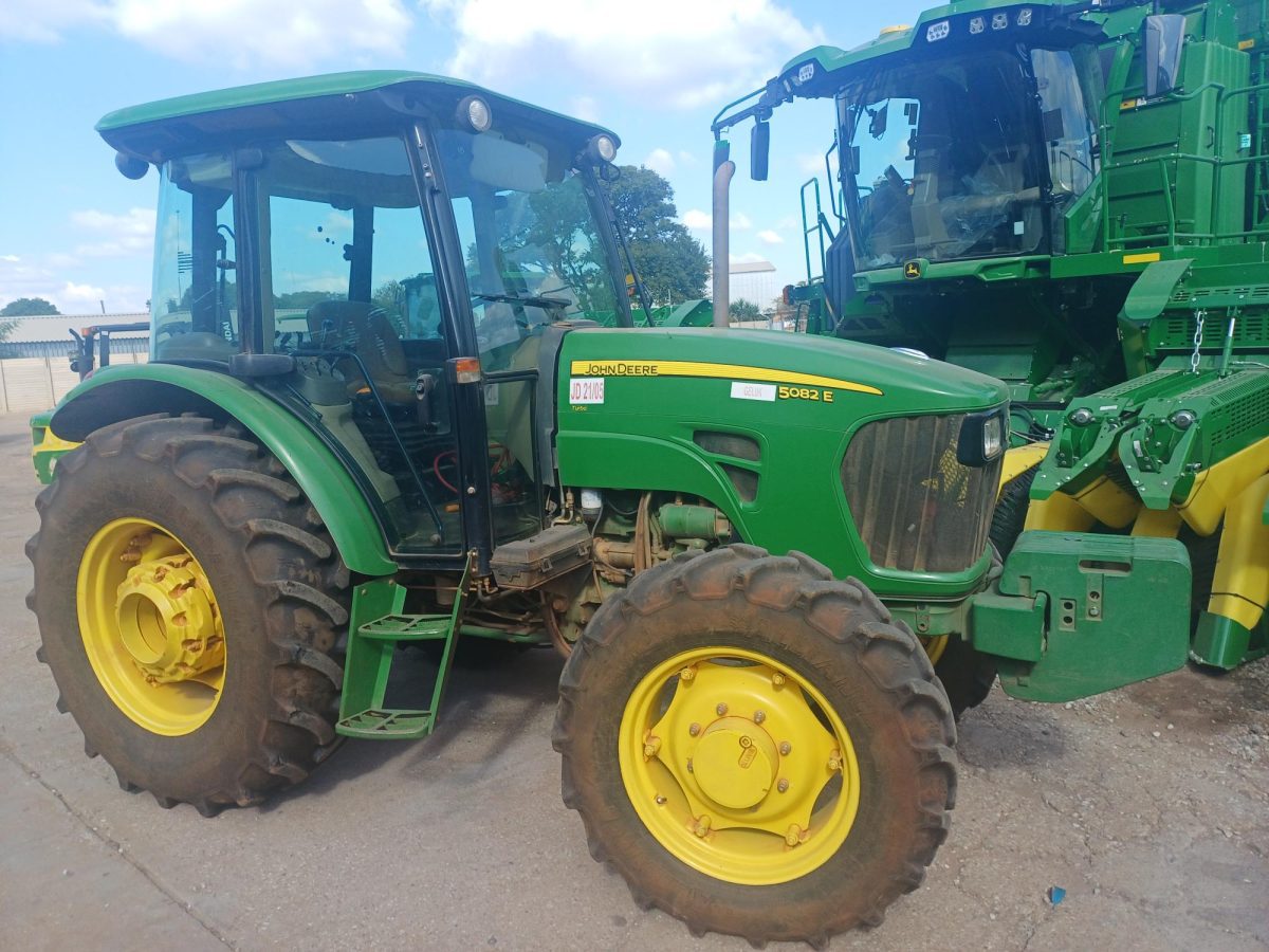 John Deere - 5082E Tractor - (Marble Hall)