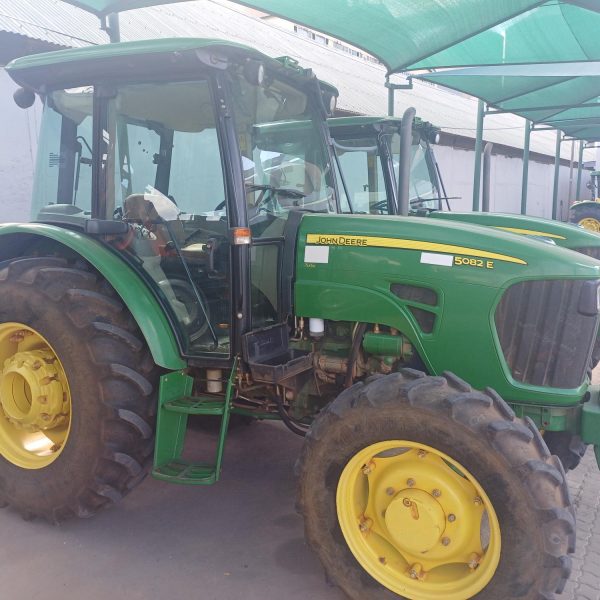 John Deere - 5082E Tractor - (Marble Hall)