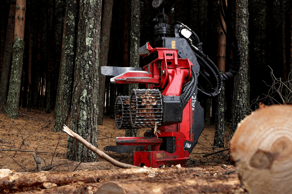 Close-up of the Waratah H219X harvesting head in action, efficiently processing timber in a lush forestry plantation.