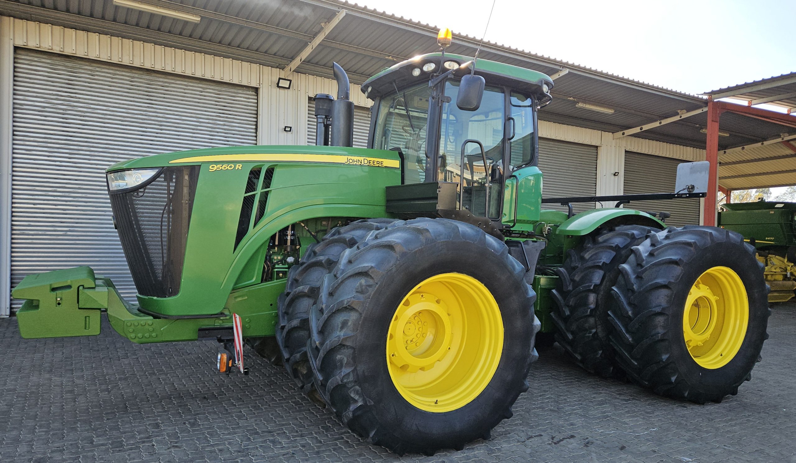 2014 John Deere 9560R (418kw) (508084) - RH Front View