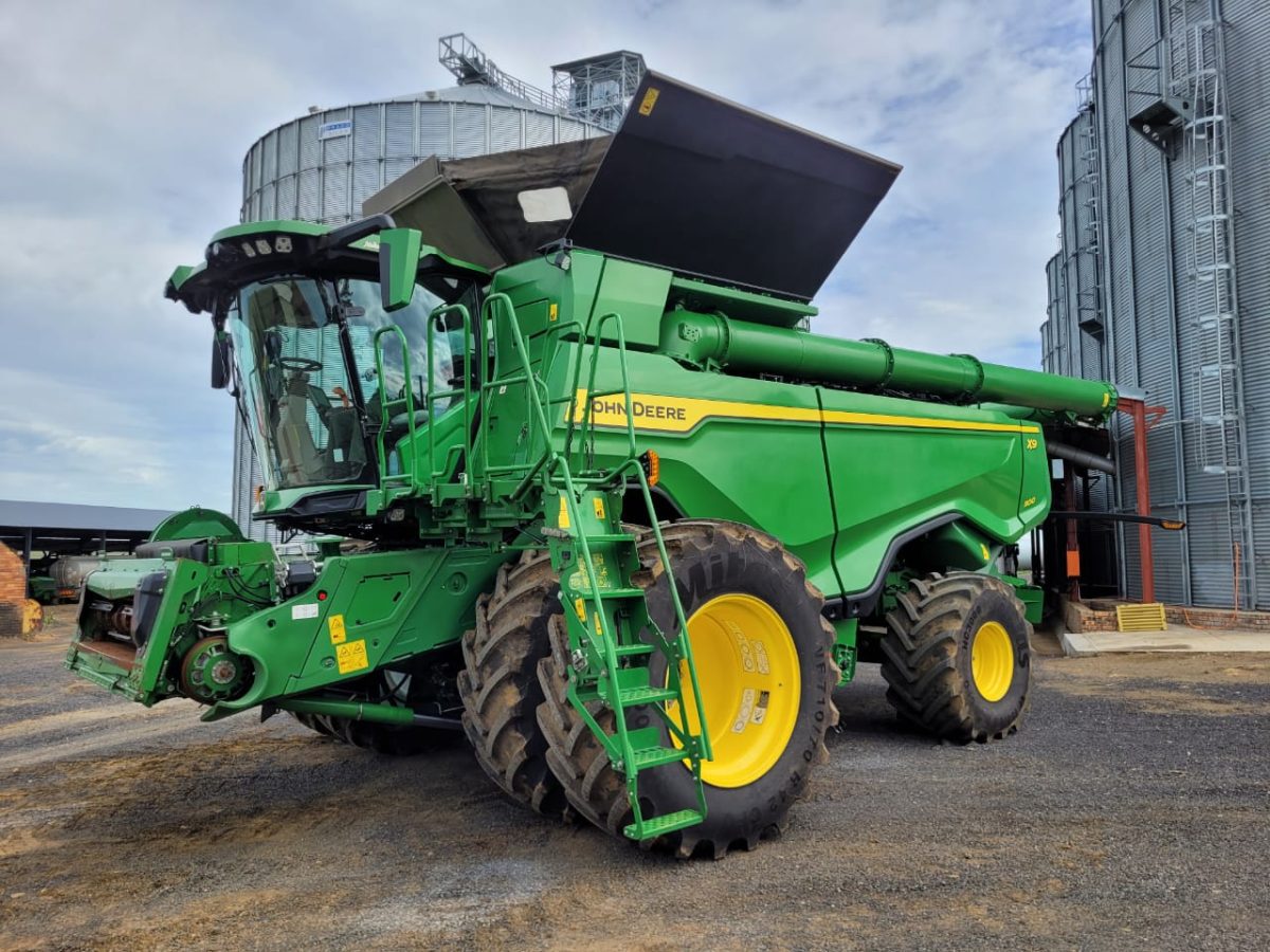 2023 JOHN DEERE X9 1100 - RH Front View