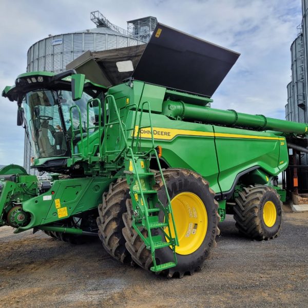 2023 JOHN DEERE X9 1100 - RH Front View
