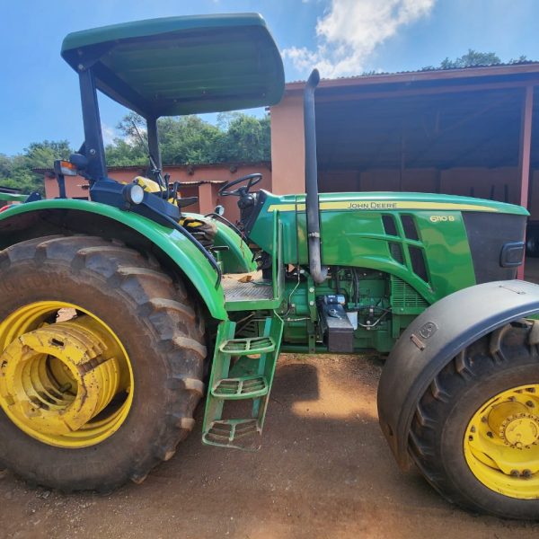 John Deere - 6110B OOS MFWD - Tzaneen Side View