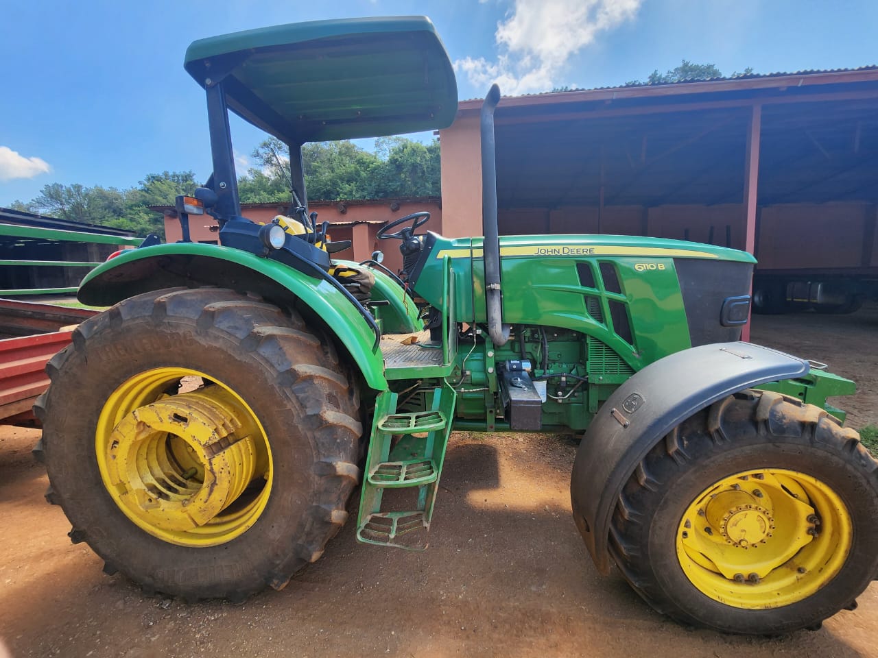 John Deere - 6110B OOS MFWD - Tzaneen Side View