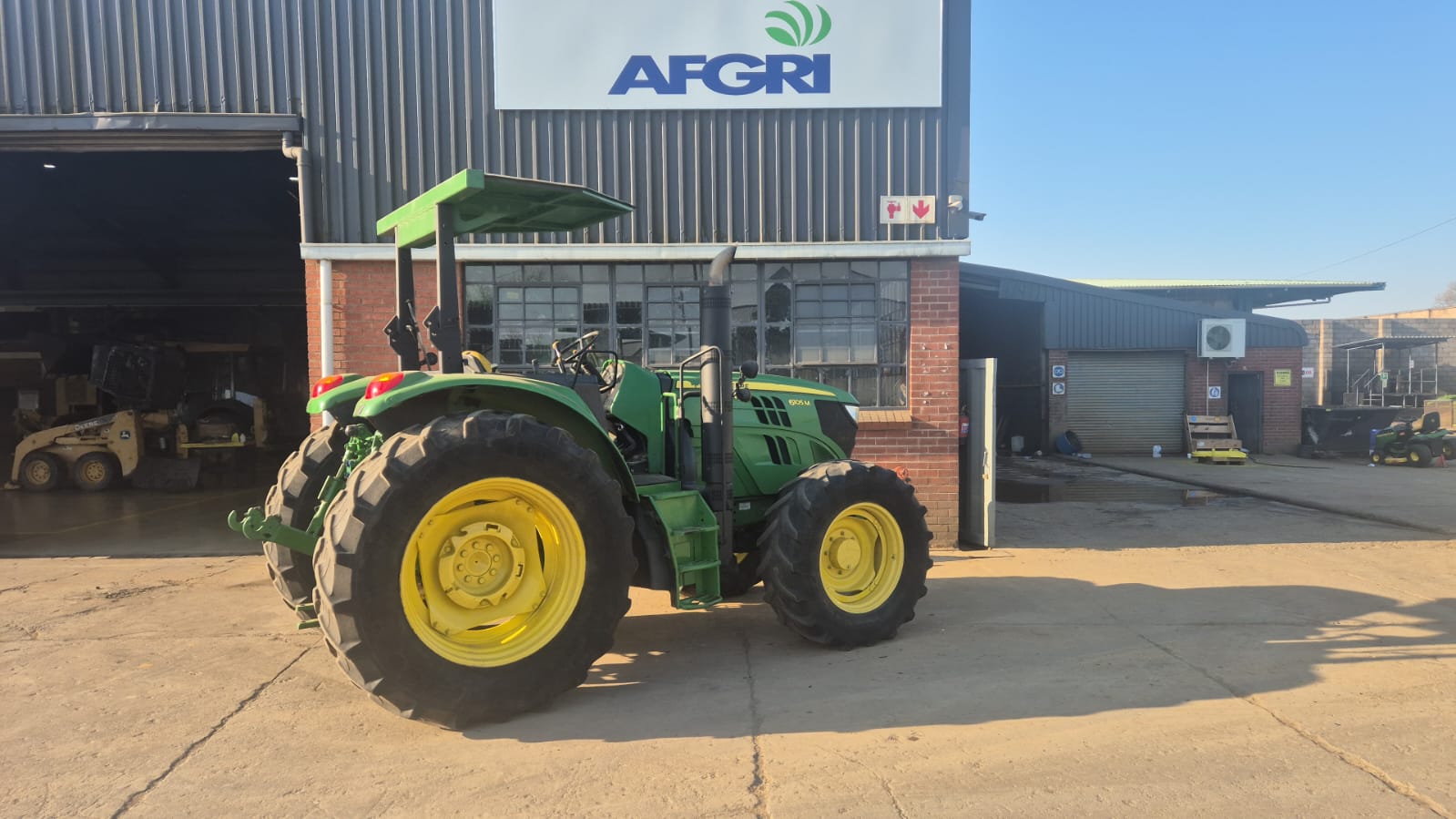 John Deere - 6105M MFWD OOS - (Pietermaritzburg)