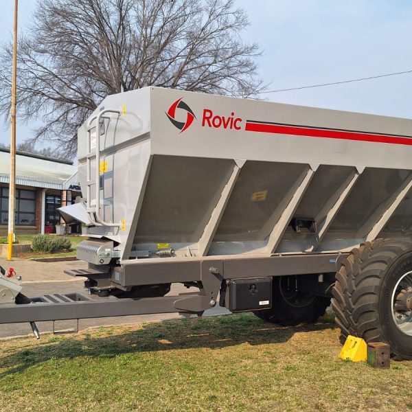 Rovic - Syncrospread Spreader - Bethal - Side View 2