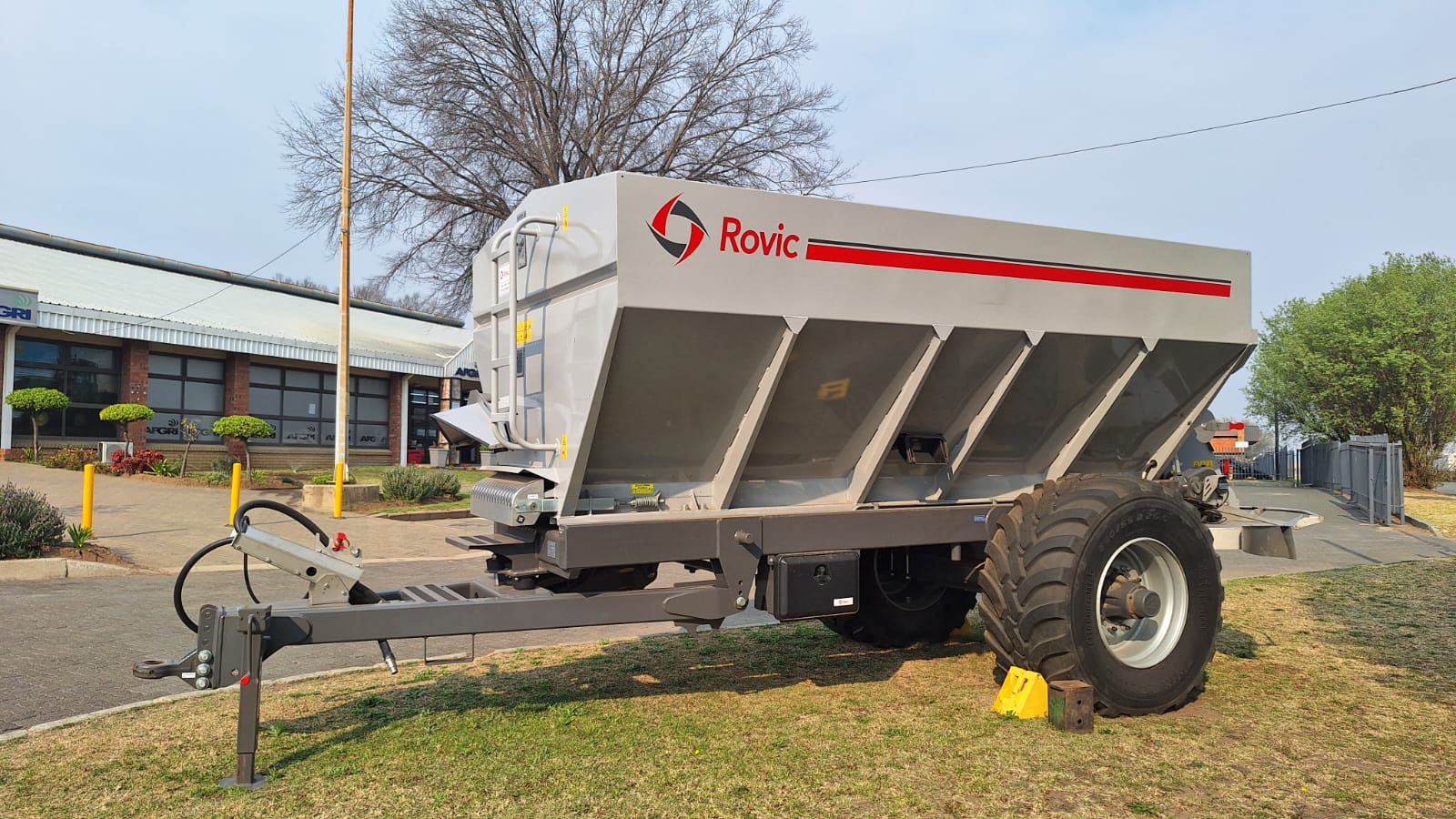 Rovic - Syncrospread Spreader - Bethal - Side View 2