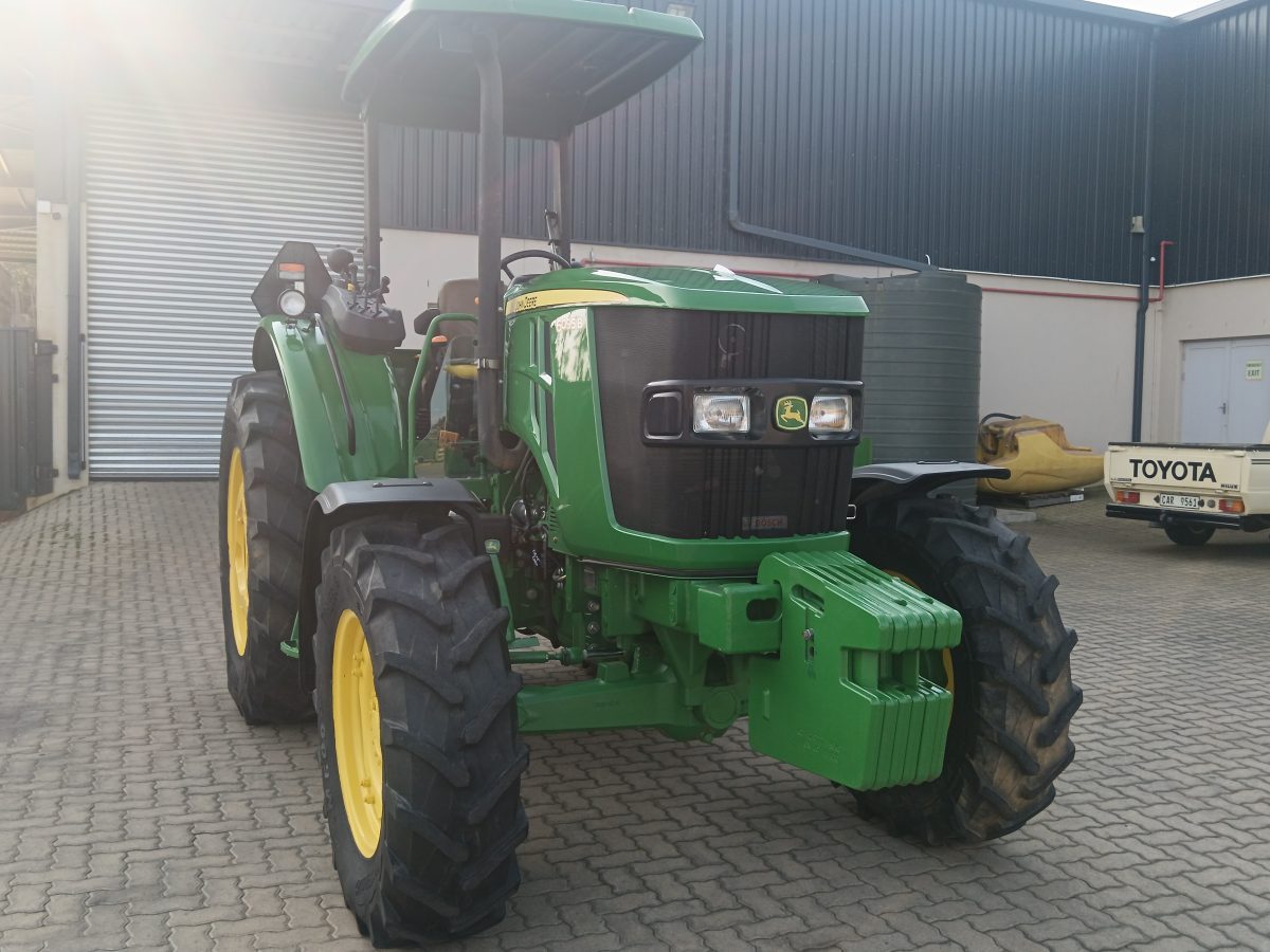 John Deere - 6095B Tractor - (Caledon) - Front View