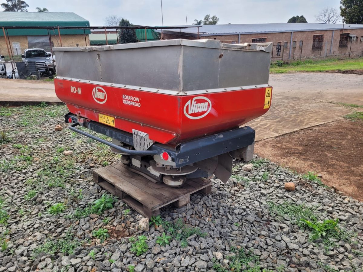 Vicon - RO-M 1100 Geo Spreader - For Sale at AFGRI Equipment (Dalton) - 3/4 View Right