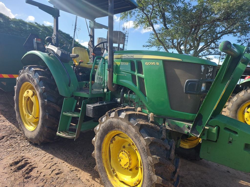 John Deere - 6095B Tractor - For Sale at AFGRI Equipment (Empangeni) - 3/4 Front View