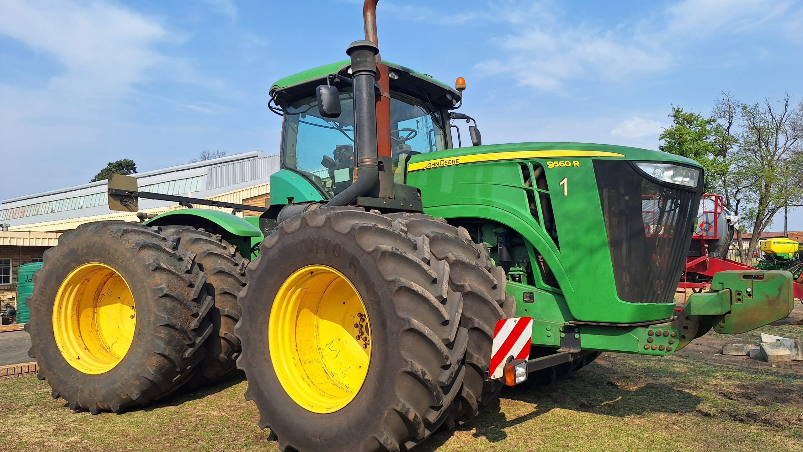 John Deere - 9560R Tractor - For Sale AFGRI Equipment (Bethal) - 3/4 Front View