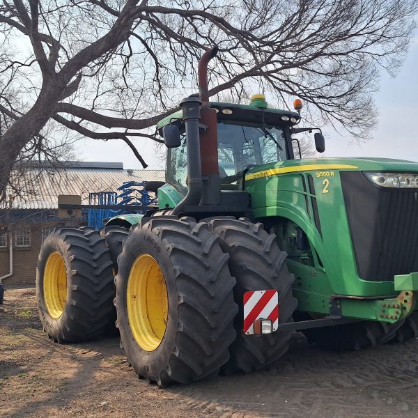 John Deere - 9560R Tractor - For Sale AFGRI Equipment (Bethal) (2) - 3/4 View