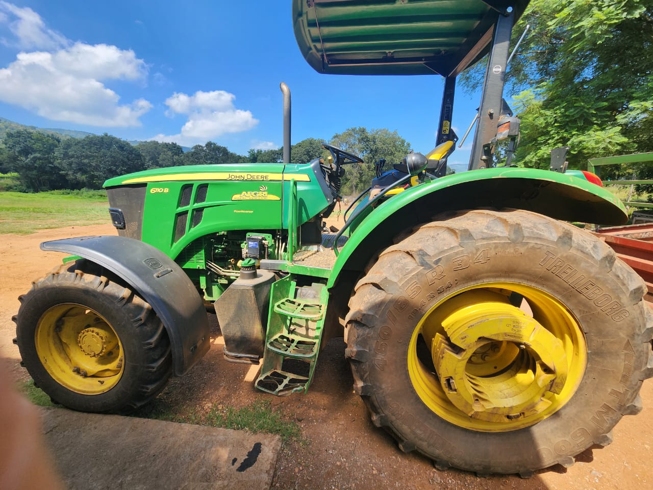 John Deere - 6110B OOS MFWD Tractor - For Sale at AFGRI Equipment (Tzaneen) - Side View