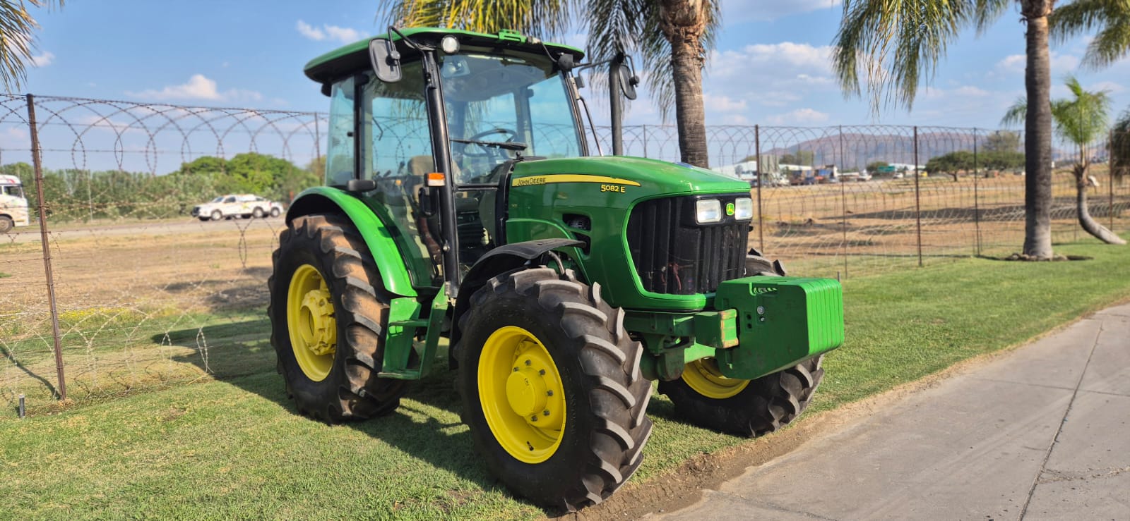 John Deere - 5082E Tractor - For Sale at AFGRI Equipment (Brits) - 3/4 Front View