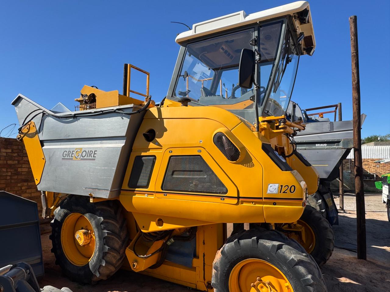 Gregoire - G120KW SD Grape Harvester - For Sale at AFGRI Equipment Vredendal