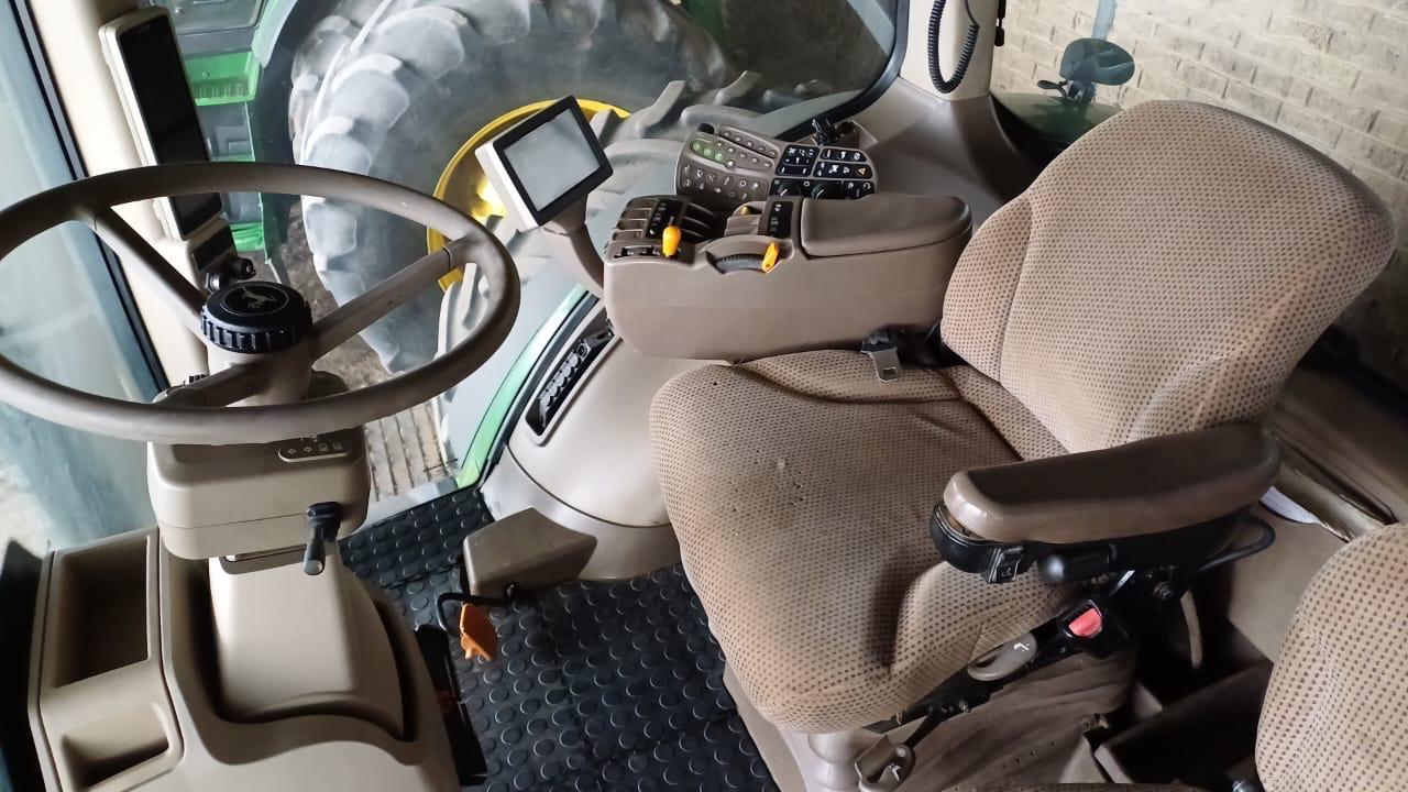 John Deere - 8285R Tractor - For Sale AFGRI Equipment (Bethlehem) - Interior John Deere - 8285R Tractor - For Sale AFGRI Equipment (Bethlehem) - Interior