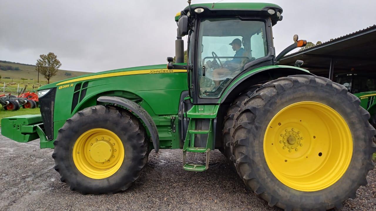 John Deere - 8285R Tractor - For Sale AFGRI Equipment (Bethlehem) - Side View John Deere - 8285R Tractor - For Sale AFGRI Equipment (Bethlehem) - Side View