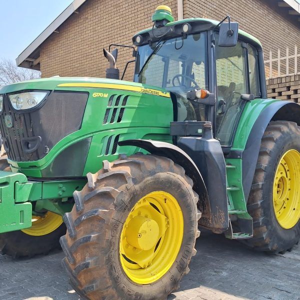 John Deere - 6170M MFWD Cab - Bethal - 3-4 Front View