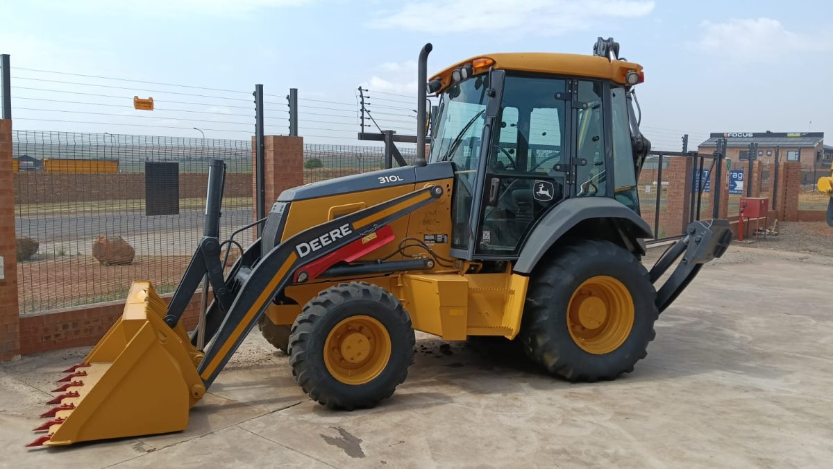 John Deere - 310L TLB - (Middelburg)