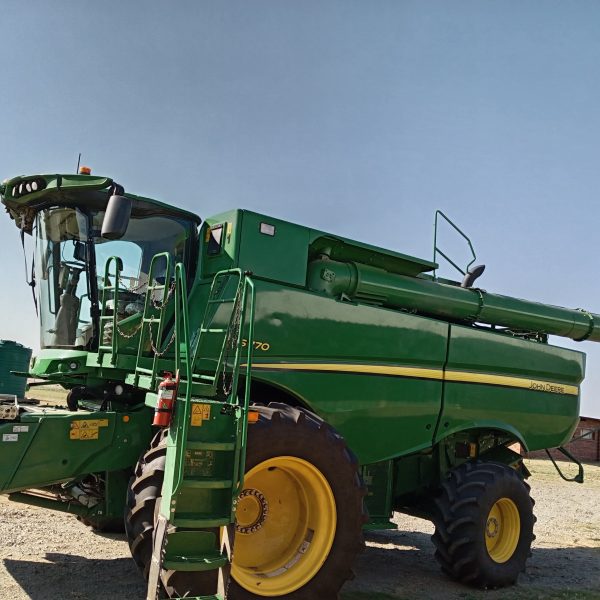 John Deere - S770 Combine - For Sale at AFGRI Equipment (Grootvlei) - 3/4 Front View