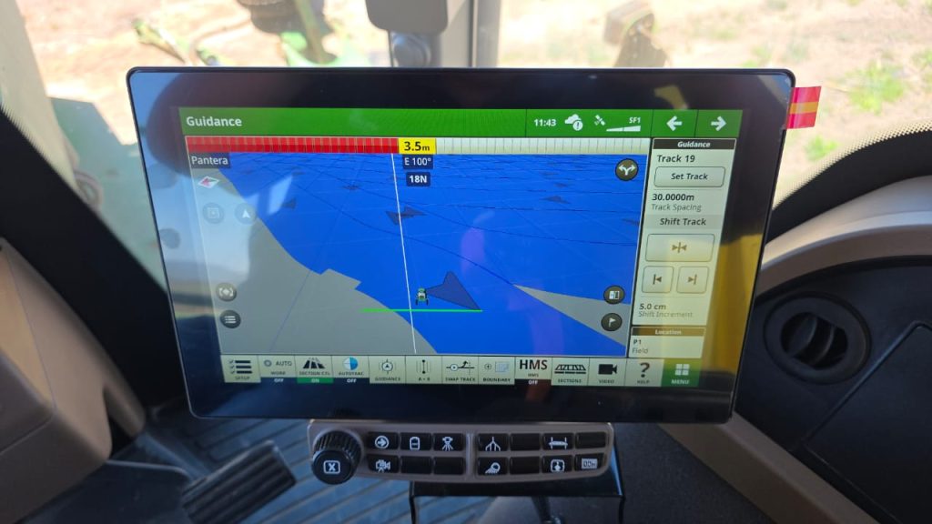 John Deere M4030 Self-Propelled Sprayer - Screen