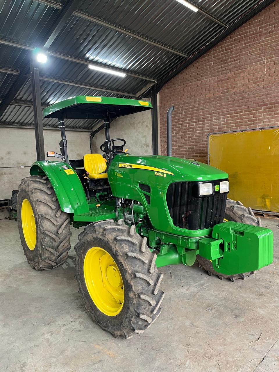 John Deere - 5090E Tractor - For Sale AFGRI Equipment (Bethlehem) - 3/4 View