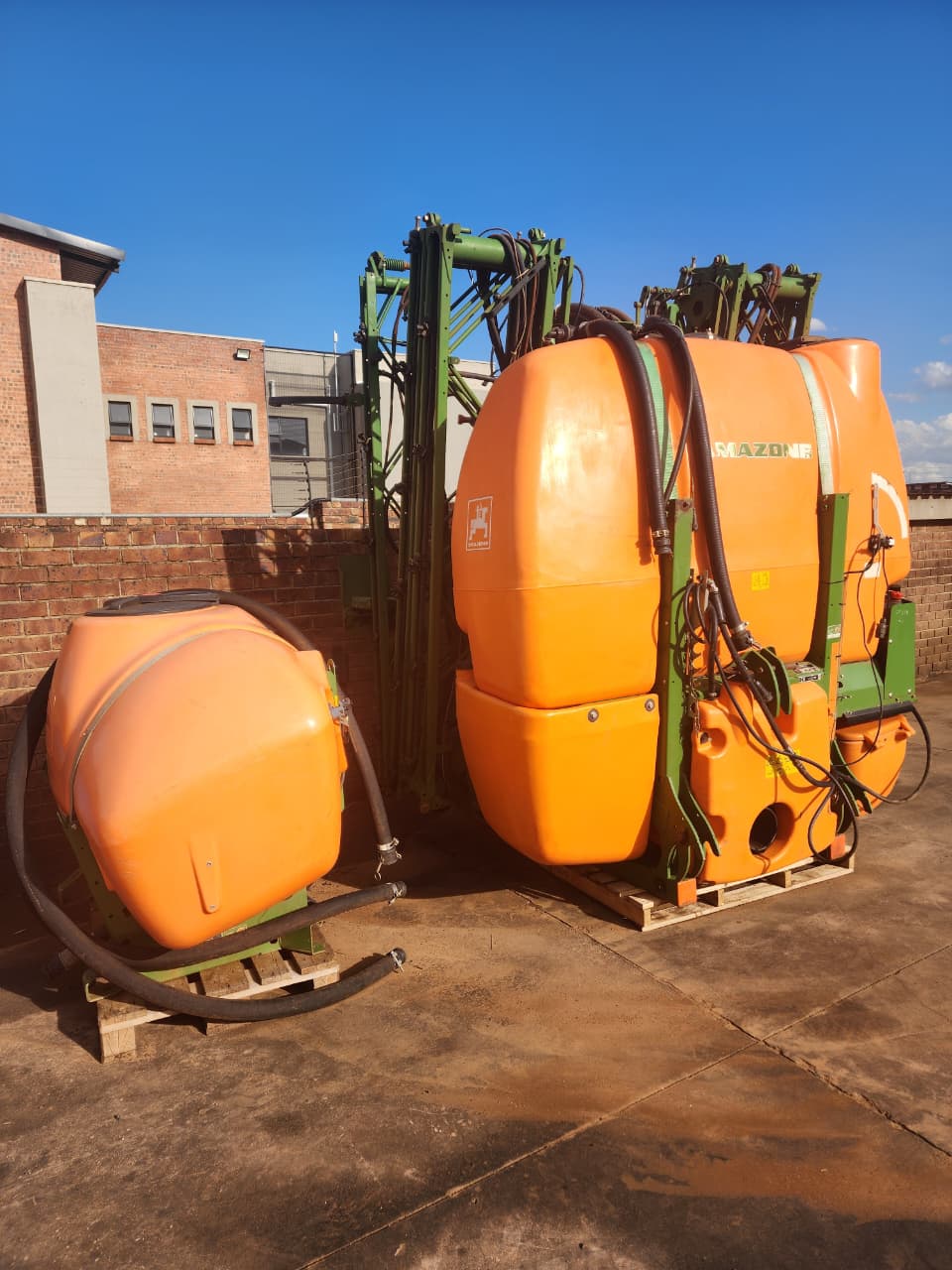 Amazone - UF 1801 Mounted Sprayer - AFGRI Equipment (Middelburg)