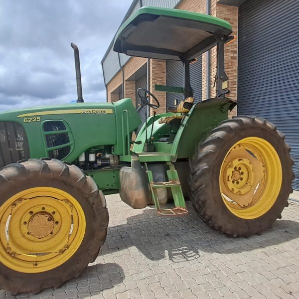 John Deere - 6225 MFWD Tractor - For Sale at AFGRI (Polokwane) (2)