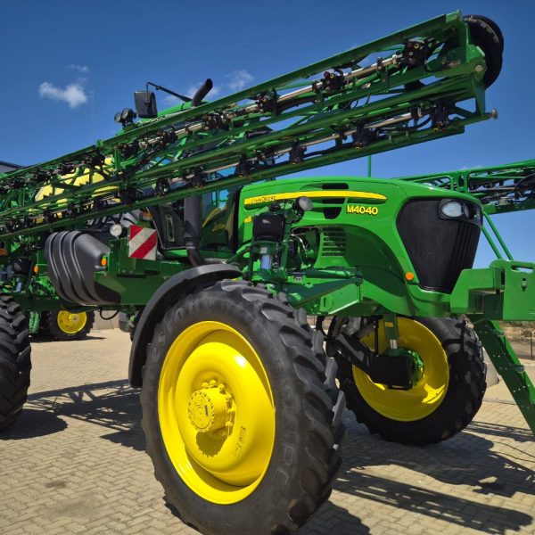 John Deere - M4040 Self-Propelled Sprayer - For Sale at AFGRI Equipment Caledon - 3/5 Front View