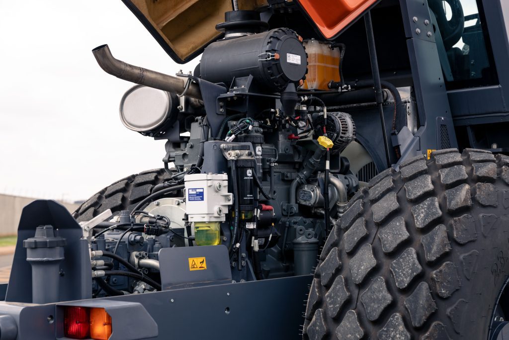 HC 110 G soil compactor with the John Deere engine