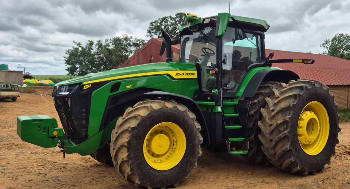 John Deere - 8R310 Tractor - Frankfort