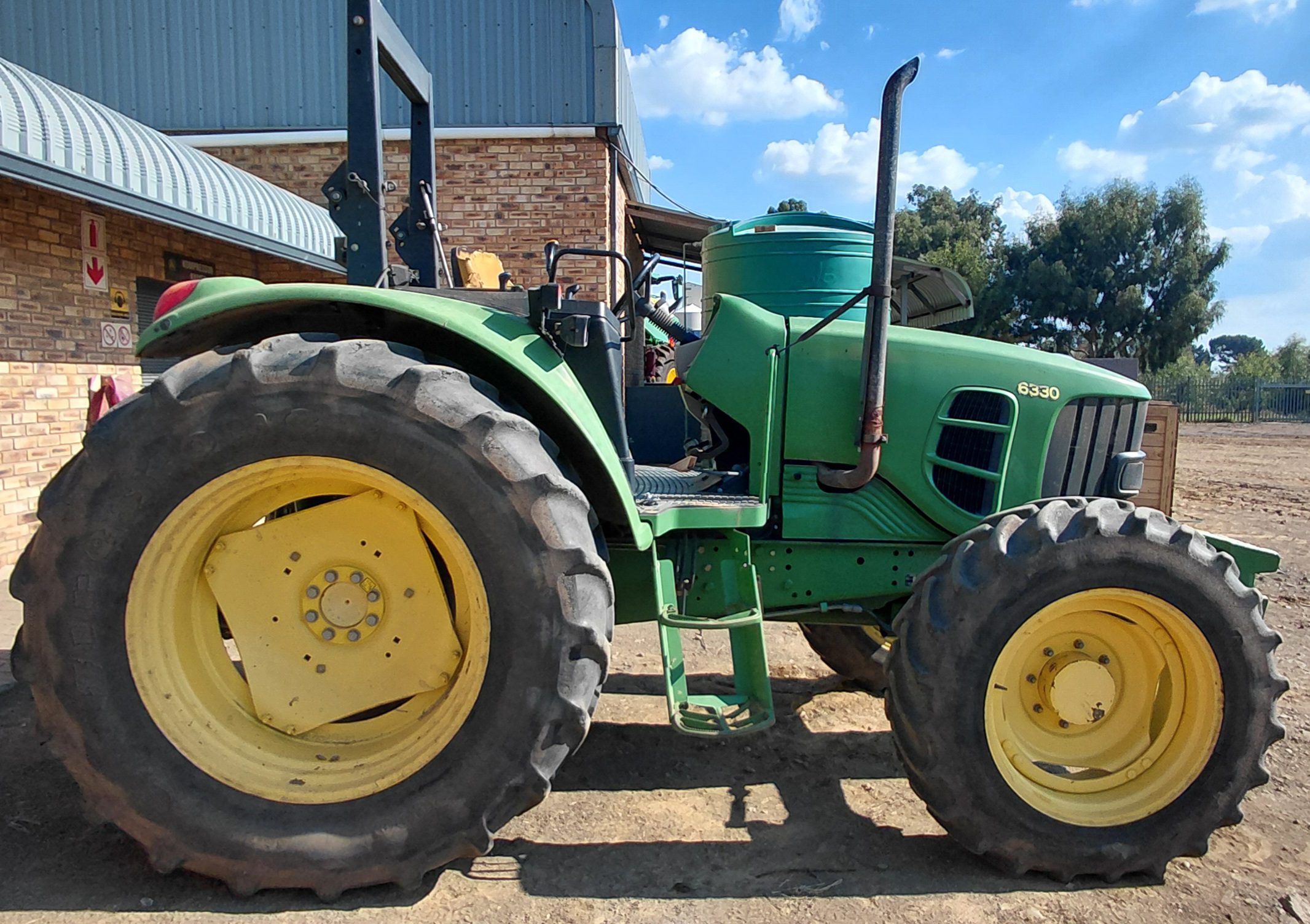 John Deere - 6330 MFWD OOS Tractor - For Sale at AFGRI Equipment (Frankfort)