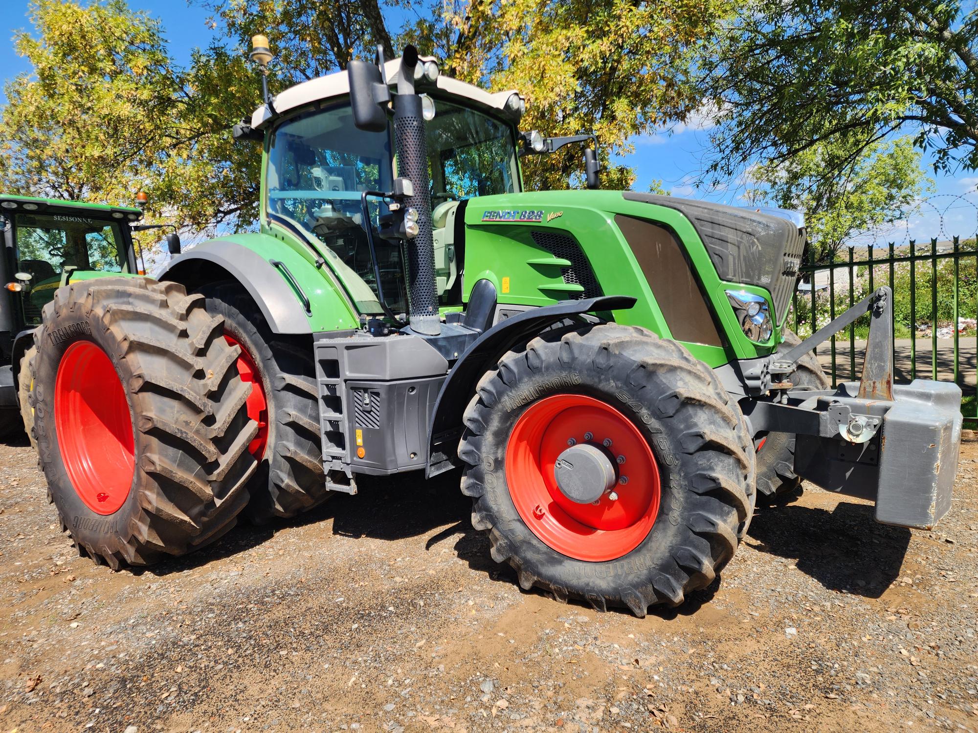 Fendt - 828 Vario Tractor - For Sale at AFGRI (Harrismith)