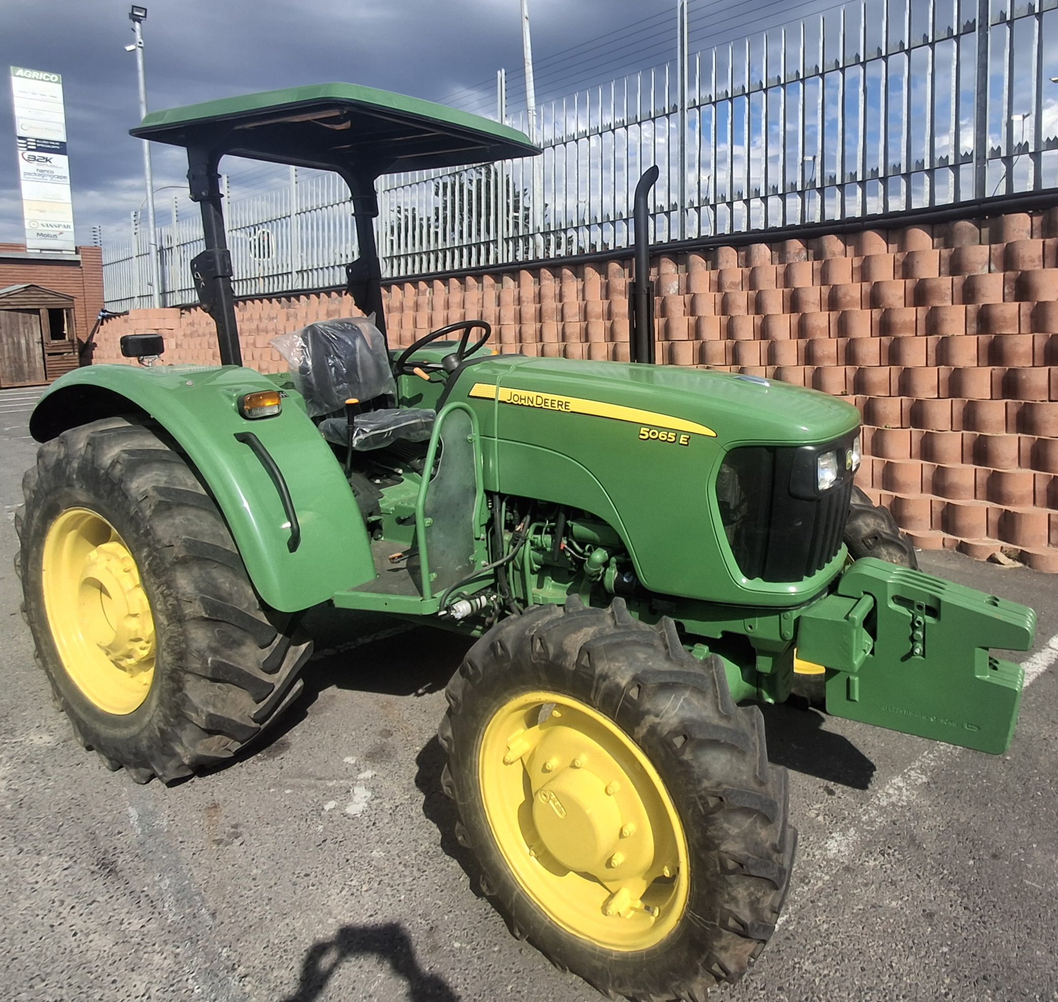 John Deere - 5065E 4WD Tractor - For Sale at AFGRI (Bellville)