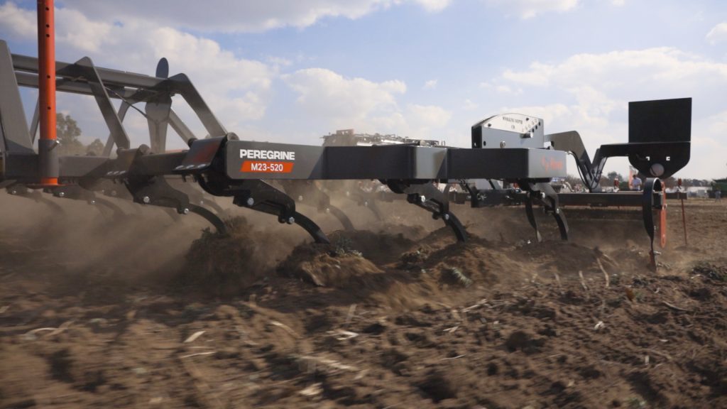Close-up of the Rovic Peregrine's tines and rear roller.