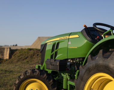 John Deere 3036EN compact tractor for vineyards and orchards