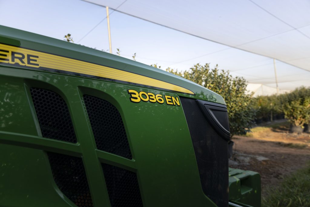 John Deere 3036EN tractor close-up photo of the nose