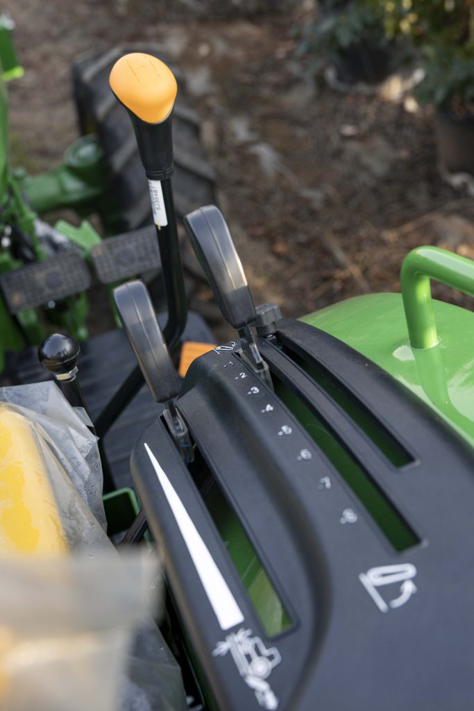 John Deere 3036EN tractor gear shift, range selector and 3-point hitch controls